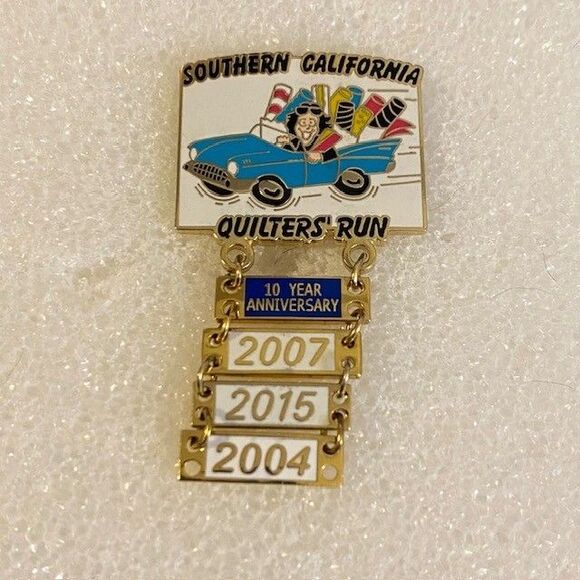 Southern California Quilters Run 10 Year Anniversary 2007 2015 2004 Lapel Pin - Picture 1 of 2